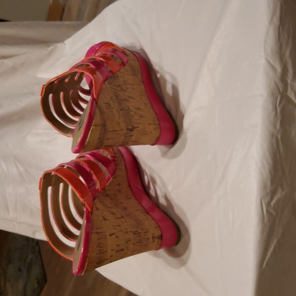 Hot pink wedge sandals - Picture 3 of 8